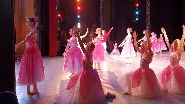 Розовый вальс Кияночка , Щелкунчик смотреть онлайн