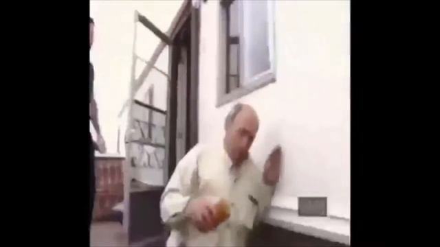 Drank Man Vs Stairs смотреть онлайн