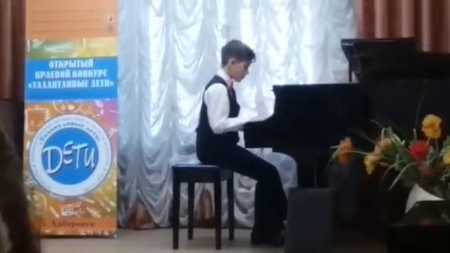 В полях Глиэр и Микки Маус на фортепиано смотреть онлайн