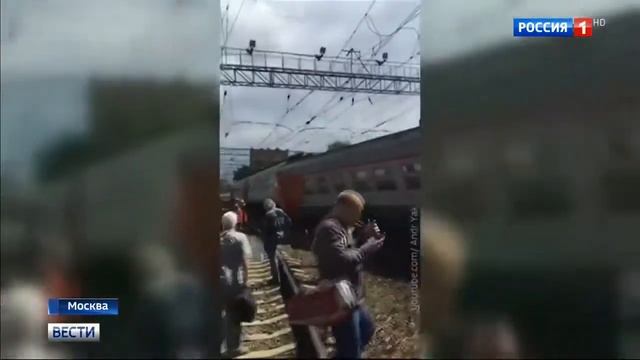 В Москве возле Курского вокзала скоростной поезд столкнулся с электричкой смотреть онлайн