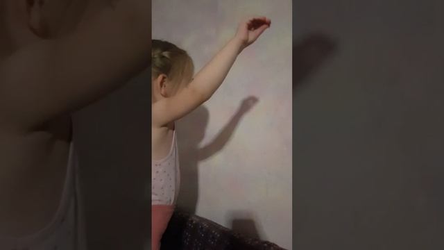 Театр теней, весело играем с подругой Настей. Развиваем фантазию, мышление, воображение и моторику.