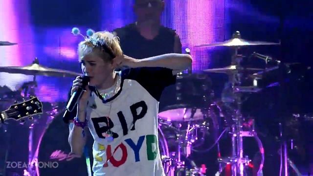 Miley Cyrus - A Boy Named Sue (Johnny Cash Cover) смотреть онлайн