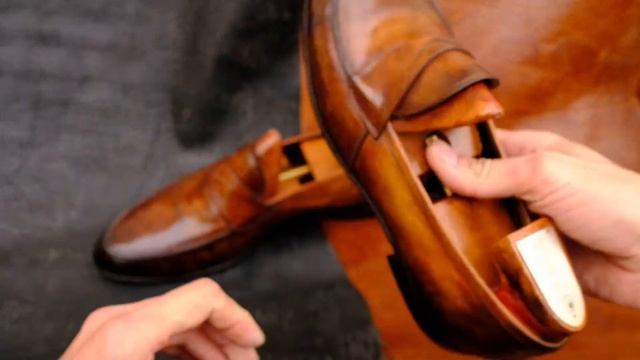 A complete restoration of loafers by Dandy Shoe Care смотреть онлайн