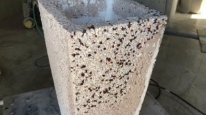 Вазон уличный бетонный с открытой фактурой мраморной крошки по технологии мытый бетон.