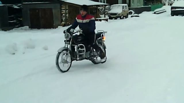 Покатушки на мопеде Альфа зимой (часть 1) смотреть онлайн