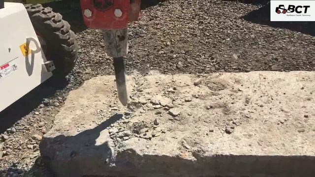 Работа мини погрузчика Lonking с гидромолотом смотреть онлайн