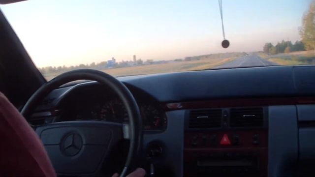 Mercedes-Benz E200 (W210) 1998 г.в. 11 ЛЕТ В ОДНИХ РУКАХ !!! смотреть онлайн