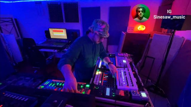 Down The Cellar #30 - FOREVER YOUNG live - [dawless TR8S, MC707, MX1, Avalon Bassline, Octatrack] смотреть онлайн