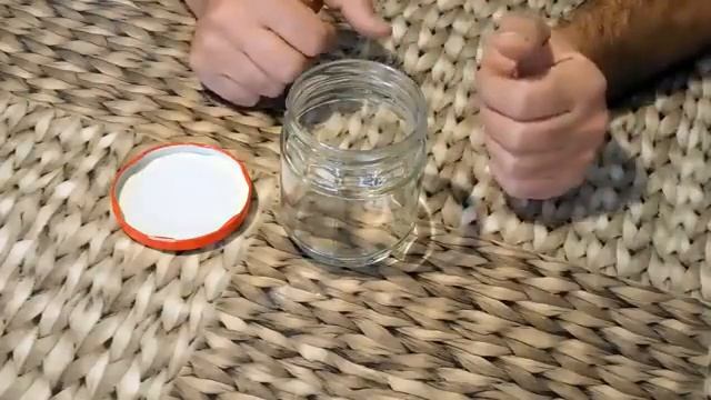 Как просто открыть винтовую крышку банки ?? #топ #россия #банка #крышка смотреть онлайн