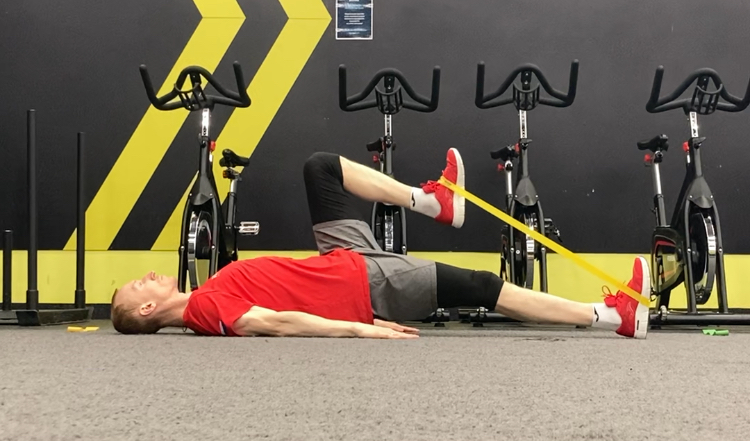 Подтягивание бедра в мостике с минибендом