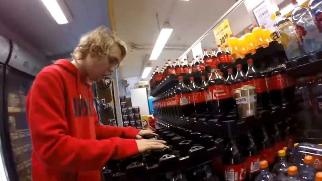 FLOOR IS LAVA CHALLENGE PÅ COOP (BLE KICKA UT!) смотреть онлайн