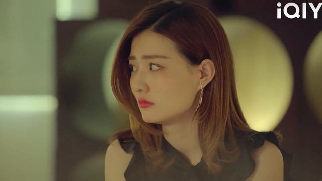 ซินเดอเรลล่าสวมชุดปิดไหล่สีดำ CEO ตกตะลึงและใช้เวลาคืนอันแสนหวานกับเธอ!