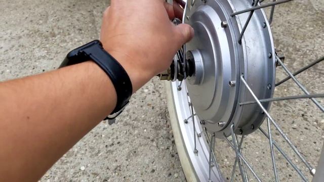 Electric Lowrider Bike: Front Ebike Wheel Set-up смотреть онлайн
