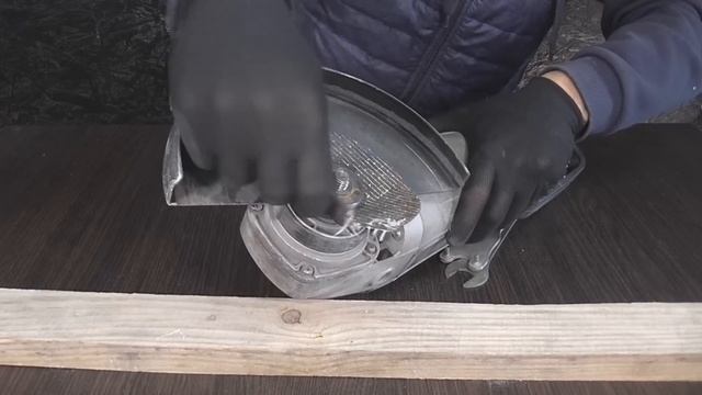 Простой способ открутить зажатую гайку на болгарке смотреть онлайн