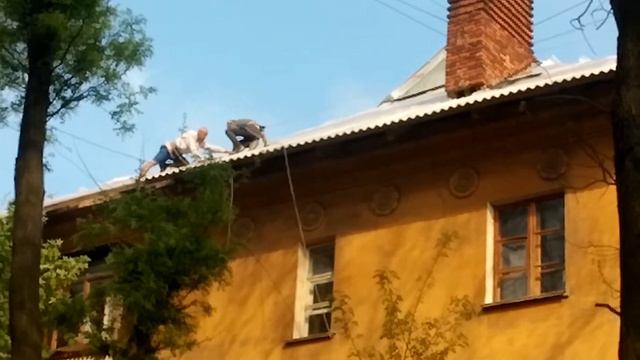 Опасно страшно,но люди работают. смотреть онлайн