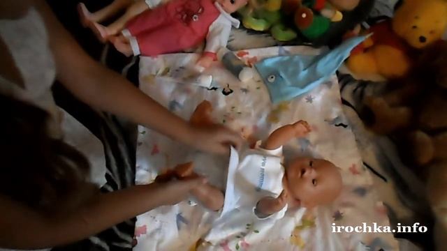 Меняю подгузник BABY BORNU смотреть онлайн