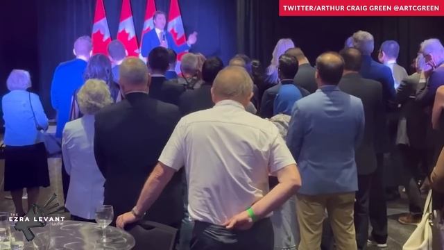 Why did Justin Trudeau bring his daughter on stage at an event? смотреть онлайн