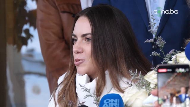 Златните момичета се прибраха в България смотреть онлайн
