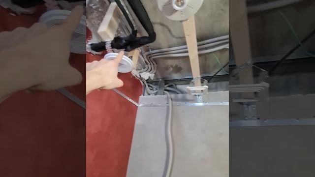 Монтаж натяжного потолка в квартире. #натяжнойпотолок #brainandhome смотреть онлайн