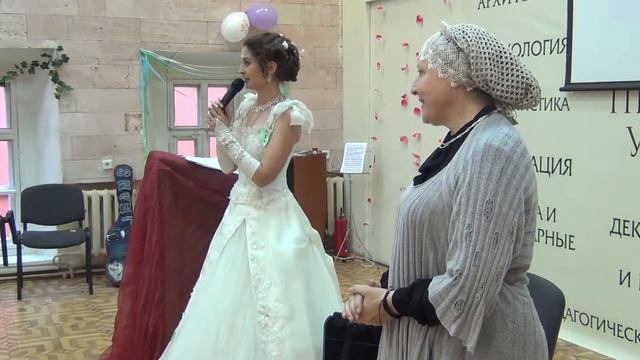 как правильно сидеть дамам смотреть онлайн