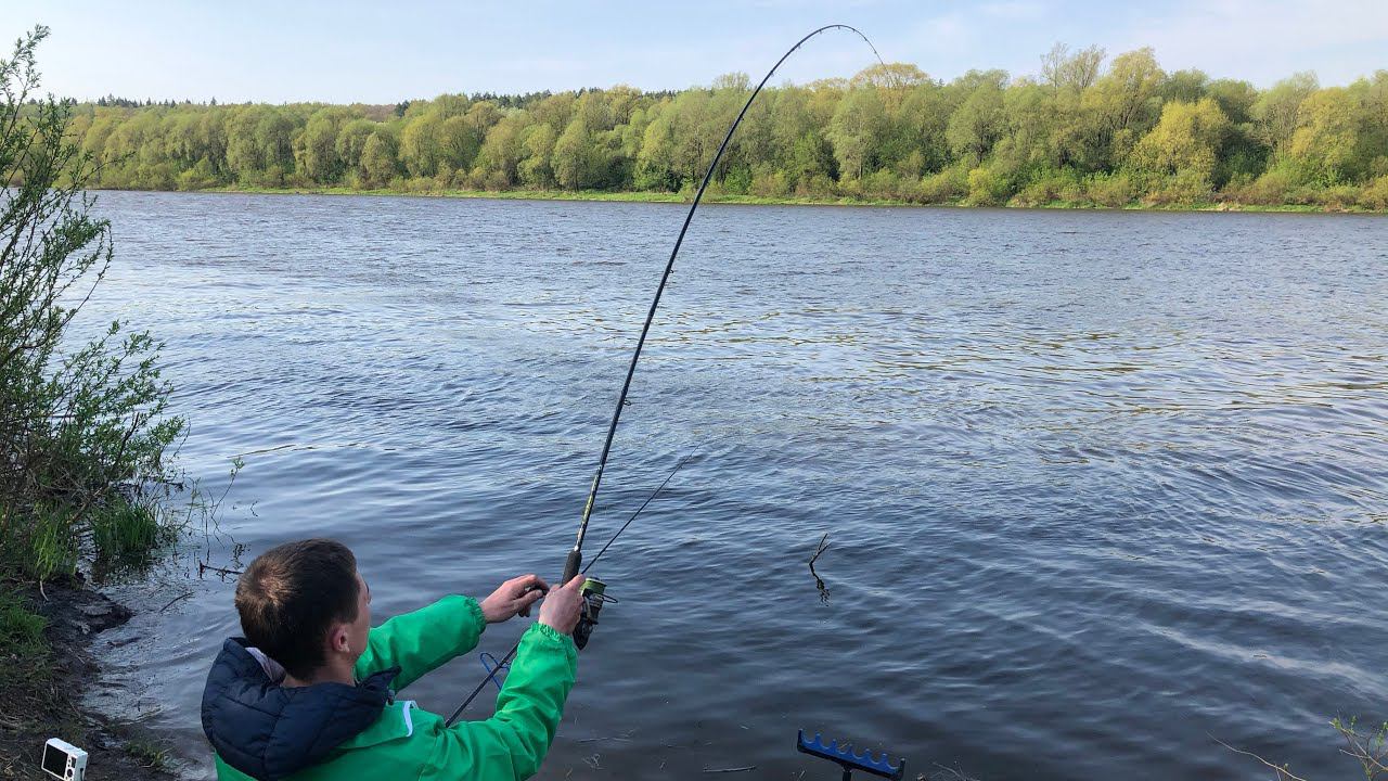 Рыбалка на ОКЕ Фидер в МАЕ Поймал ЛЕЩА смотреть онлайн
