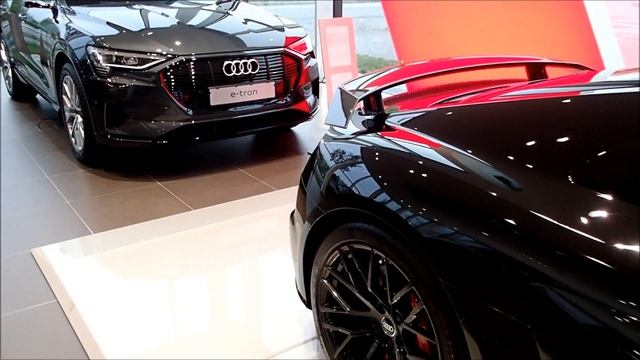 Murdered out New Audi R8 2020 Performance 610 PS (walkaround) смотреть онлайн