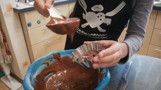 Как приготовить шоколадный фондан Тортино - детская кухня смотреть онлайн