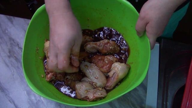 Запечёные КУРИНнЫЕ крылышки в МЕДОВО- ЧЕСНОЧНОМ маринаде Простой в тоже время очень вкусный рецеп смотреть онлайн