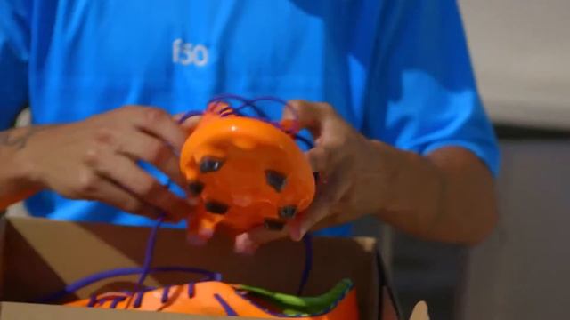 Tello unboxes his Samba adiZero F50 смотреть онлайн