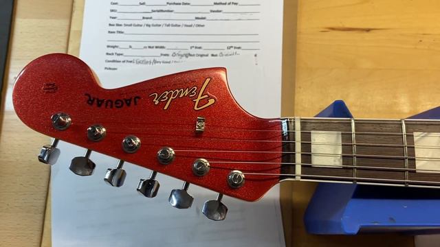 2022 Fender Limited Edition 60th Anniversary Jaguar in Mystic Dakota Red смотреть онлайн
