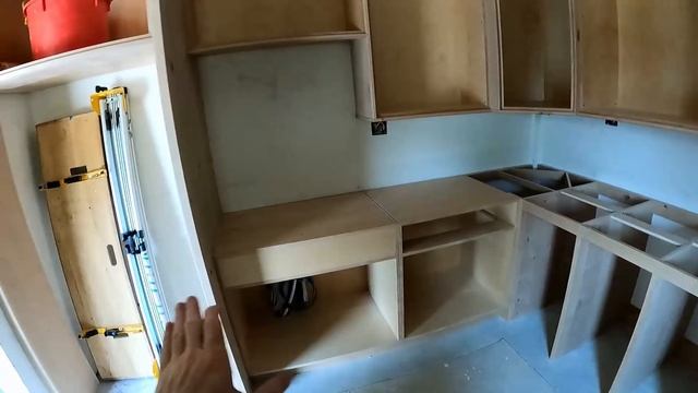 Душевая для собаки. Замуровал вывод для крана. Опять накосячил... смотреть онлайн