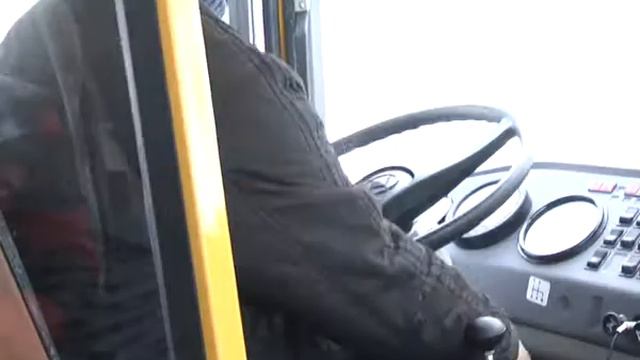 В сланцевской школе №6 появился свой автобус смотреть онлайн