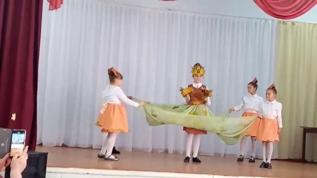 Танец ,,Осенний вальс,, 4-б смотреть онлайн
