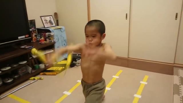 Little Kid Does Nunchuck Routine смотреть онлайн