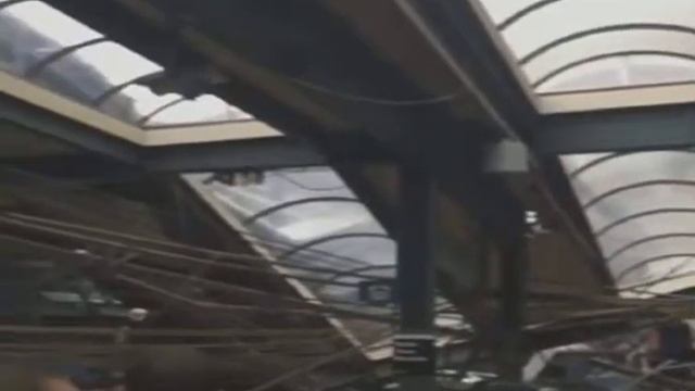 В США поезд врезался в станцию смотреть онлайн