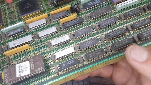 Коллекционный золотой керамический процессор на старой плате Атс ИНТЕЛ Р80188 WP90132L5 смотреть онлайн