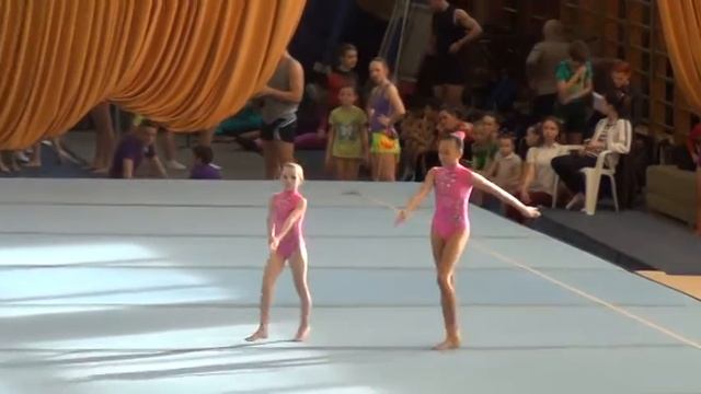 Лиза и Даша. Спортивная акробатика, 2 взр. разряд, 2 упр., г.Краснодар смотреть онлайн