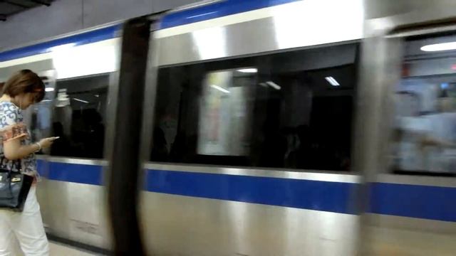 {BJS} Beijing Subway Line 2 train arriving Dongzhimen Station смотреть онлайн