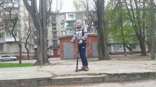 Трюки для новичка на трюковом самокате. смотреть онлайн