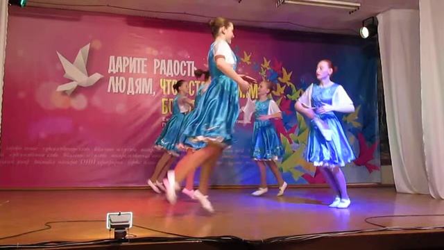 Танец "Речка" коллектива "Конфетти" смотреть онлайн