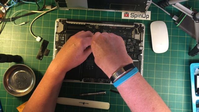 Let's Repair A MacBook Pro Keyboard & Touchpad! смотреть онлайн