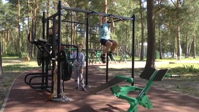 На обновленном «Авангарде» завершается строительство хоккейной коробки смотреть онлайн