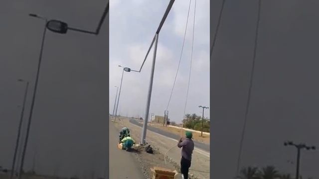 Умная технология смены лампочек на фонарном столбе смотреть онлайн