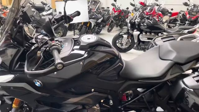 BMW S1000XR Sport SE Triple Black Low Ride Height Option смотреть онлайн