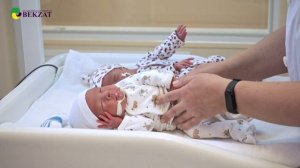 Как правильно одевать подгузник недоношенному и новорожденному ребенку (гигиена)