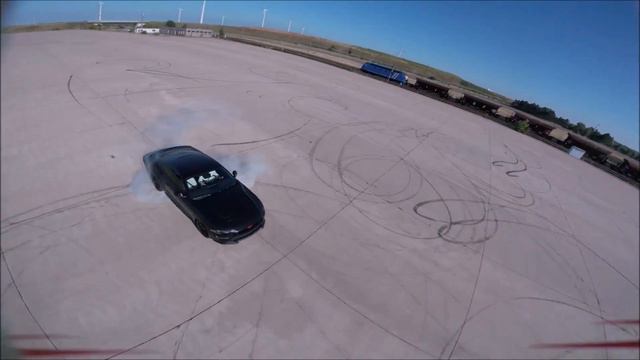 FPV drone VS Mustang 5.0 V8 Fun making смотреть онлайн