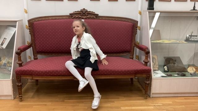 Селезнёва Ксения, художественное слово, 5 лет, С. В. Погореловский «Иван Иваныч и Диван Диваныч» смотреть онлайн