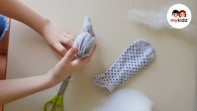 Шьём зайчика из носков | Мягкая игрушка своими руками | DIY ЗАЙЧИК смотреть онлайн