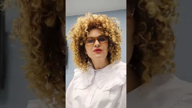 в кабинете у директора! а как звали директора у тебя в школе??? смотреть онлайн