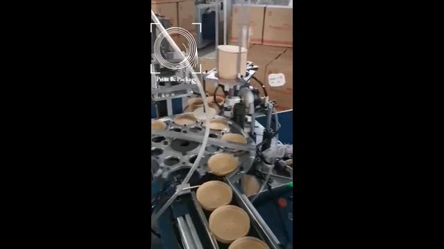 Станок для завальцовки и вставки заготовок при производстве бумажных крышек для супниц